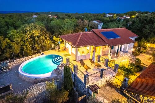Gabonjin Villa | Villa Nana with a swimming pool