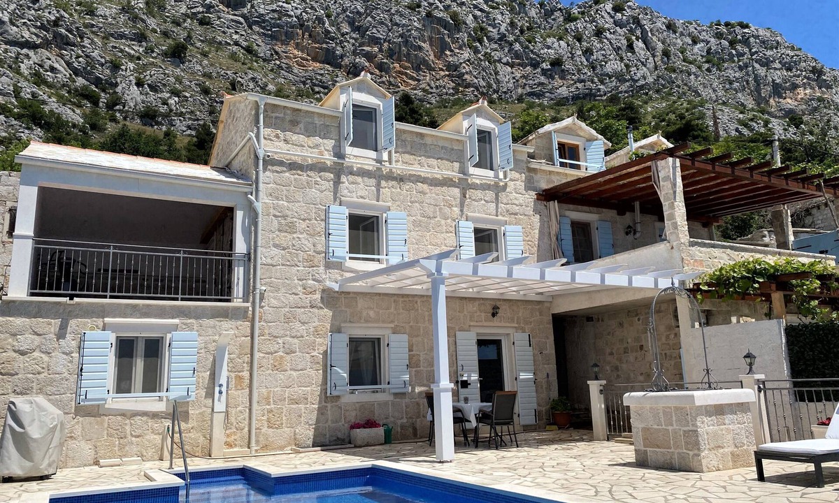 Jesenice Villa | VILLA NARESTE Stone house with pool and amazing sea view