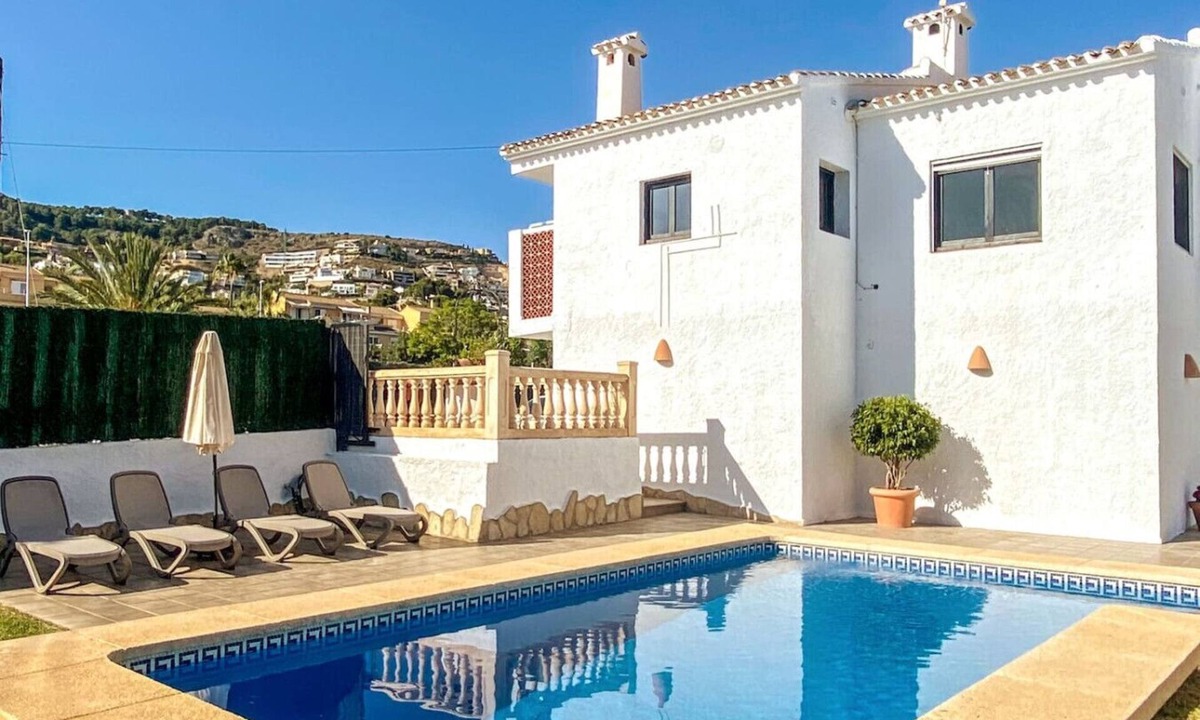 Aduanas Ski Chalet | Villa near beach & town on foot