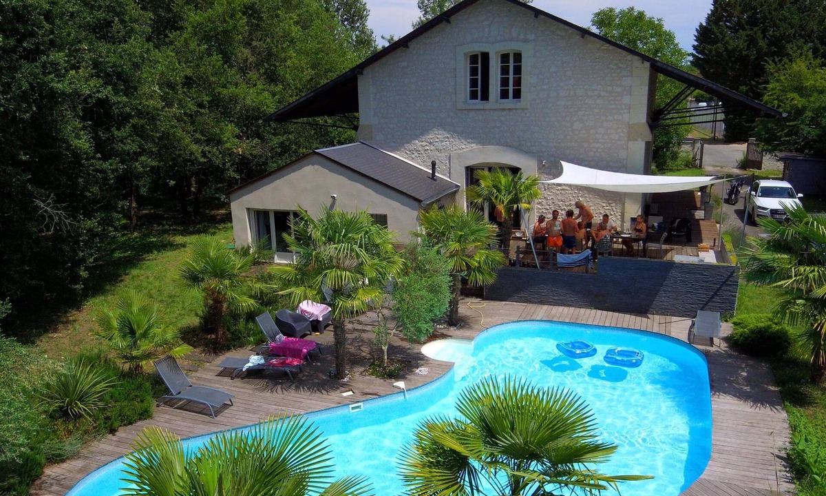 Sazilly Villa | Villa near Chinon sleeps 9 with heated pool and jacuzzi