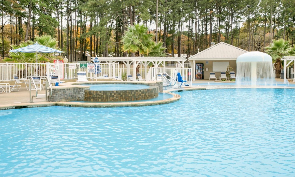Flint Condo | Villa Near Lake Palestine