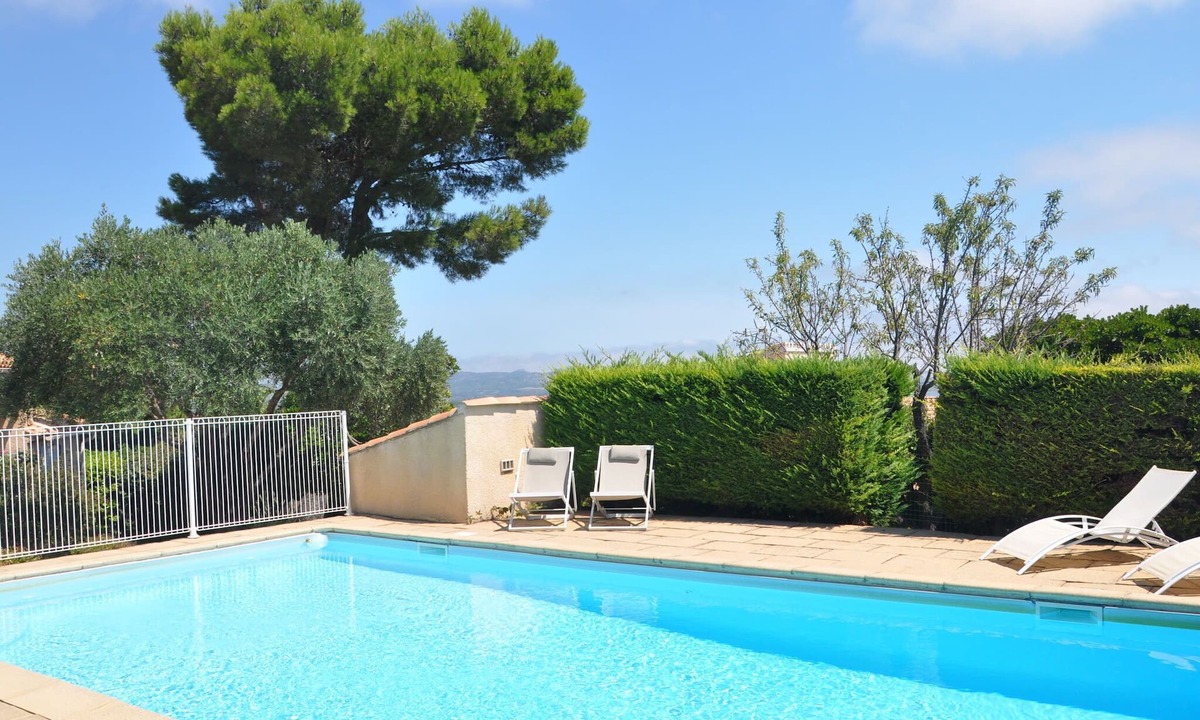 Roches Grises Villa | Villa near Les Etangs de Bages Lake