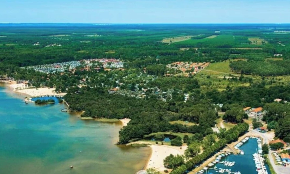 Parentis-en-Born Villa | Villa Neuve de 134 m2 à 5min à Pied du lac