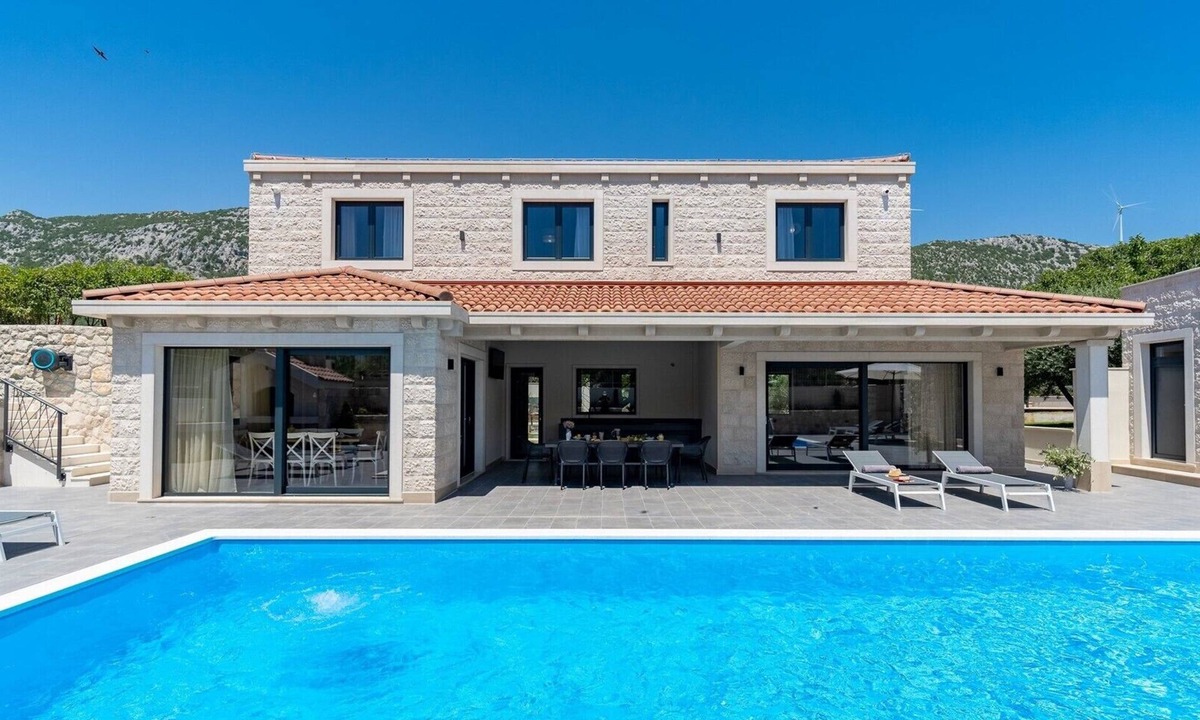 Seoca Villa | Villa Neven with heated private pool,wine cellar
