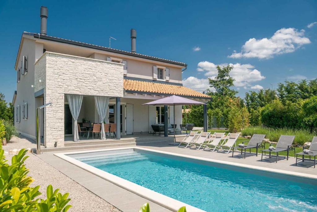 Karlovici House | Villa Nevia Sivati