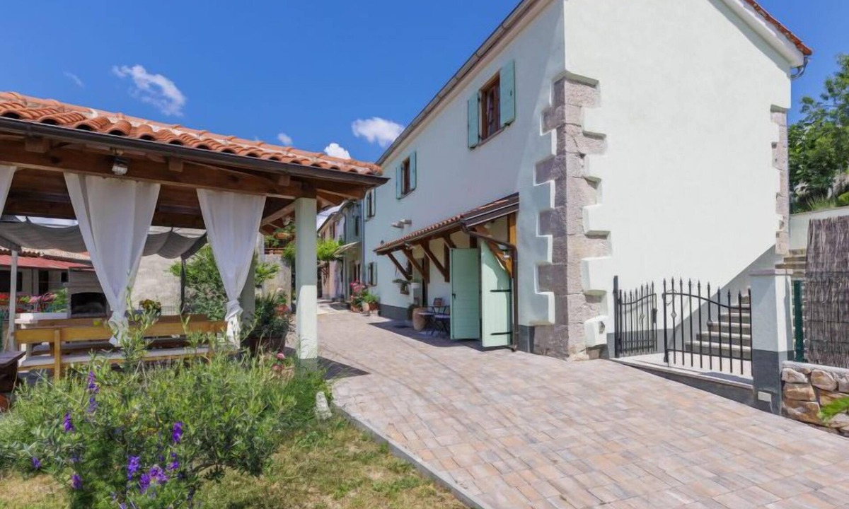 Grabri House | Villa Nicolara by Interhome