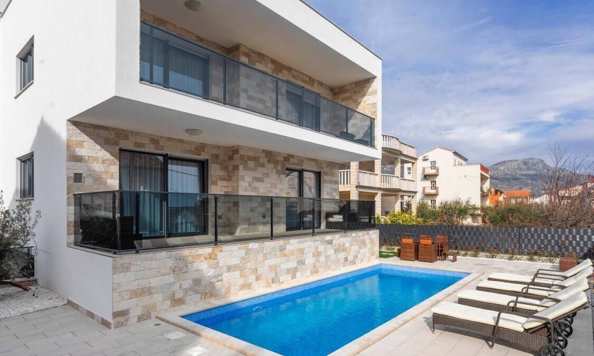Kastel Novi Villa | VILLA NICOLINA - APARTMENT MATEO PRIVATE SUN DECK WITH YACUZI
