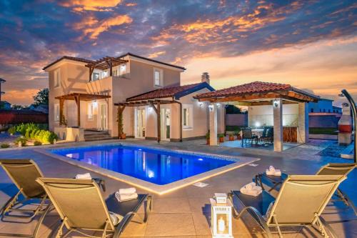Sveti Lovrec House | Villa Niko, your Ideal Summer Oasis near Poreč