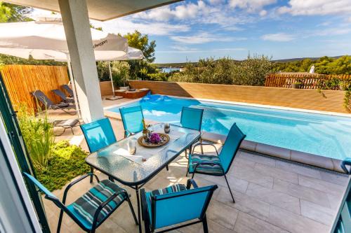 Cove Makarac (Milna) House | Villa NONO Jure - Private Pool & Jacuzzi, Milna Brač