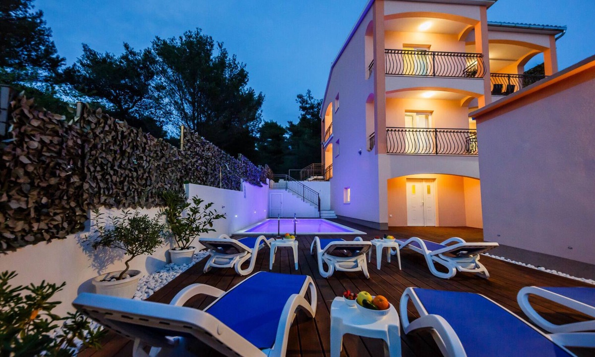 Businci Villa | Villa Nora(heated pool and air con. in every room) island Ciovo Trogir