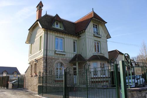 Bayeux House | Villa Normande large house with private parking