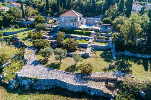 Popovici Villa | Villa Oasis Cypress