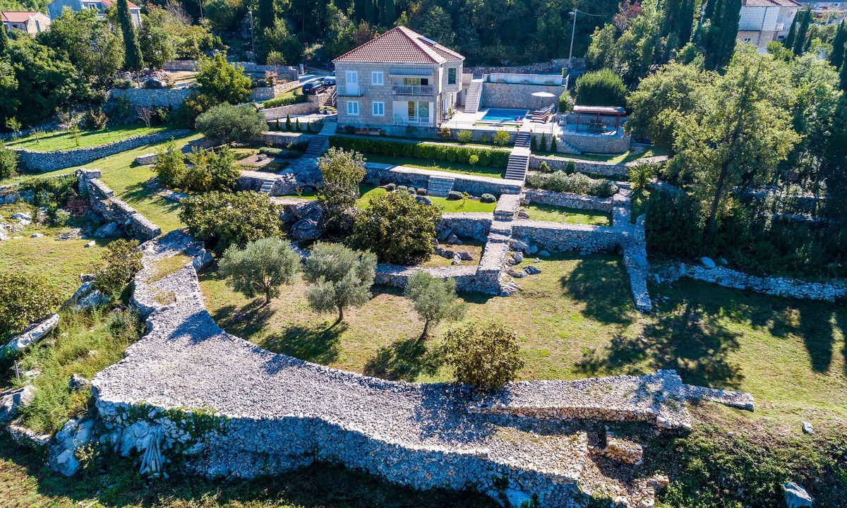 Popovici Villa | Villa Oasis Cypress - Three Bedroom Villa with Terrace and Swimming Pool