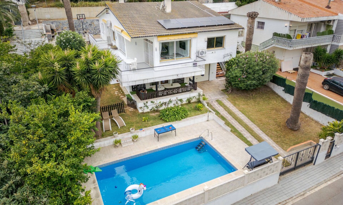 Salou Villa | Villa 'Oasis Salou Pool Beach and Bbq' with Sea View, Wi-Fi and Air Conditioning