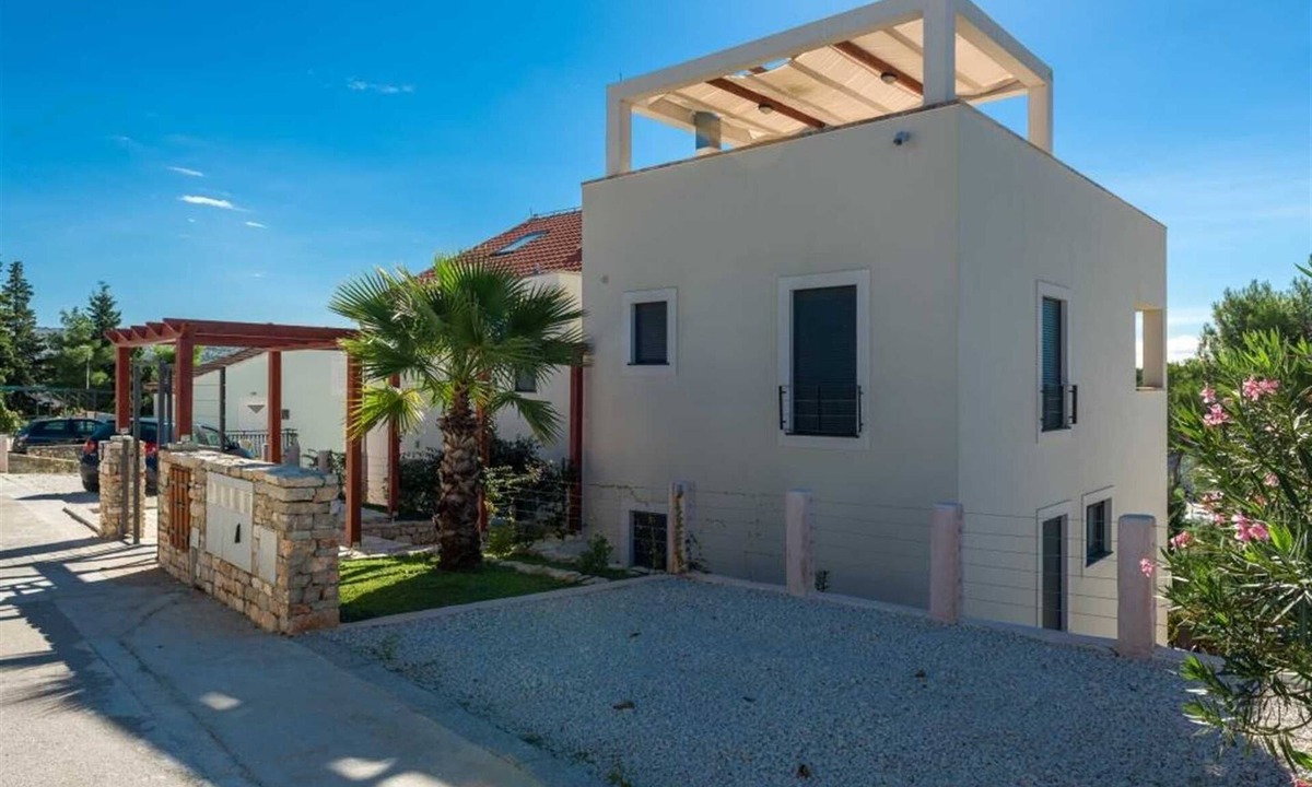 Cove Makarac (Milna) Apartment | Villa Old Mill 3 Bedroom Villa with shared pool