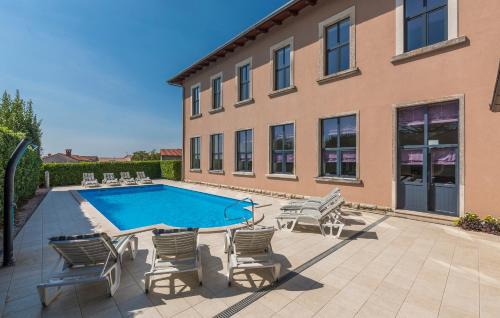 Jakovici Villa | Villa Old School House