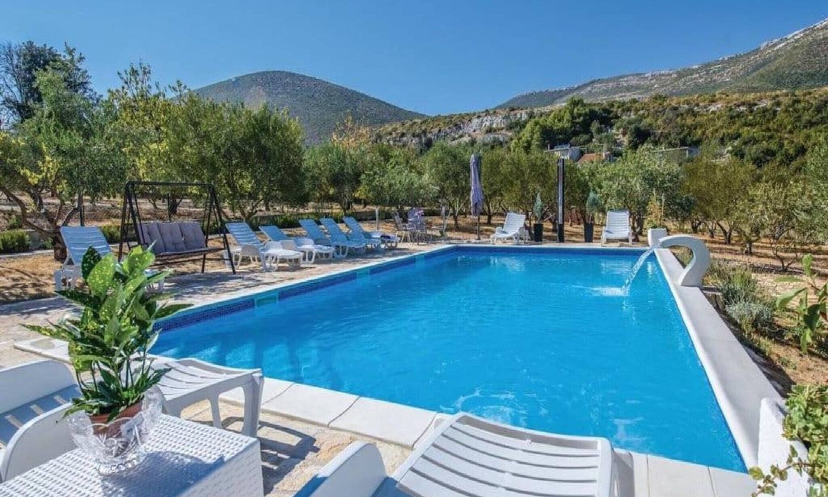 Rudine Villa | Villa Olea - Seven Bedroom Villa with Swimming Pool