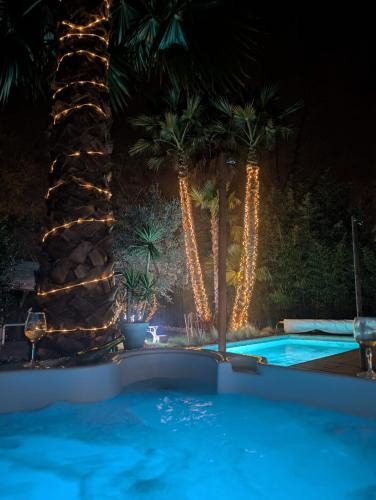 Langlade Villa | VILLA OLIVA JACUZZI SAUNA BILLARD PISCINE chauffée