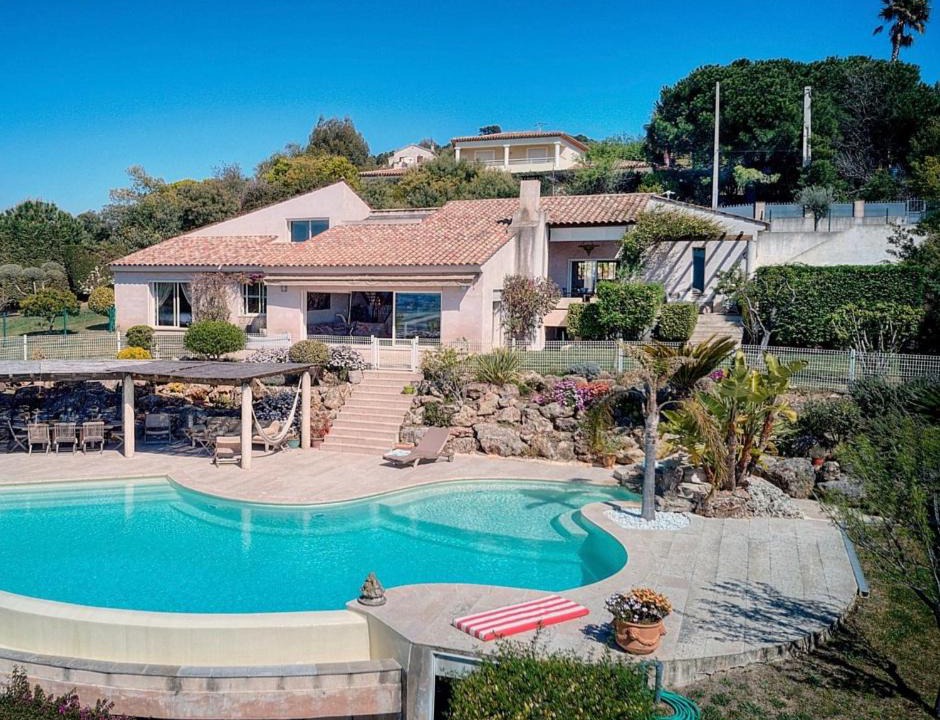 La Croix des Gardes Villa | Villa Omkara