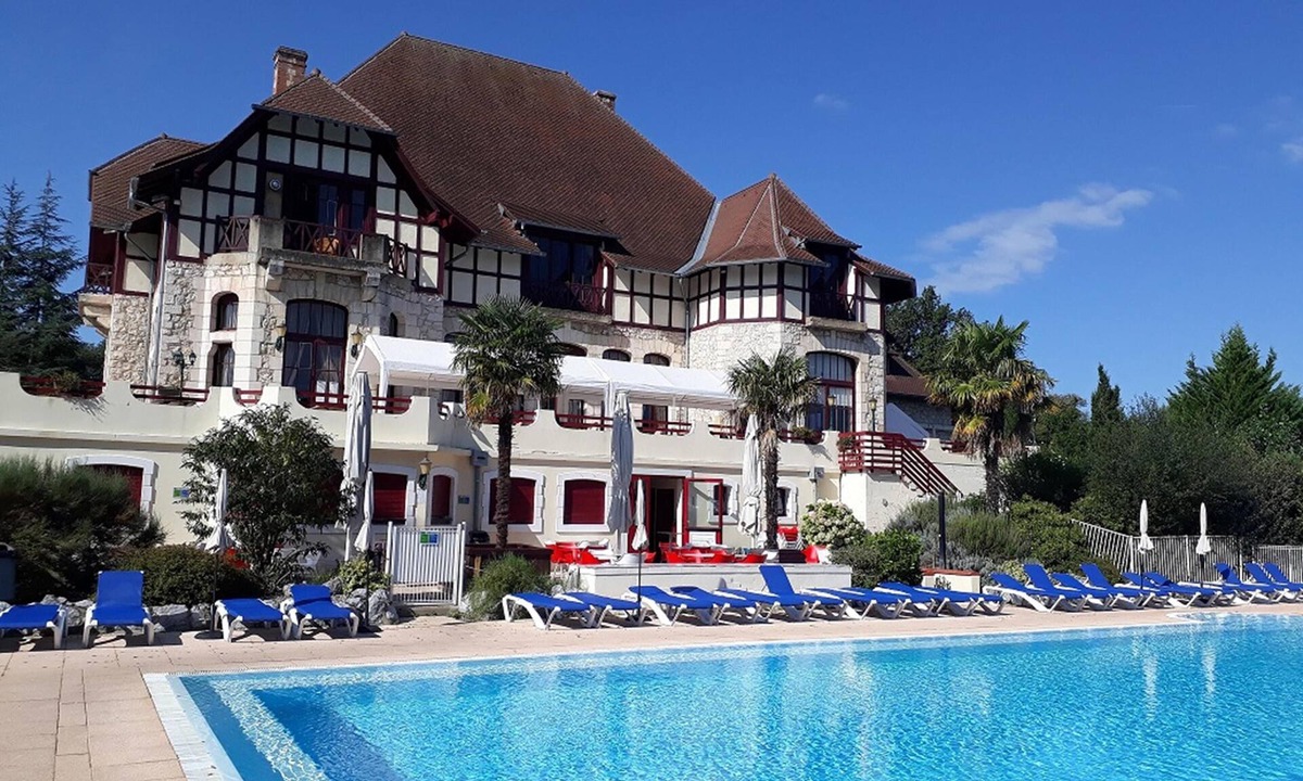 Daumazan-sur-Arize House | Villa on estate with 2 swimming pools