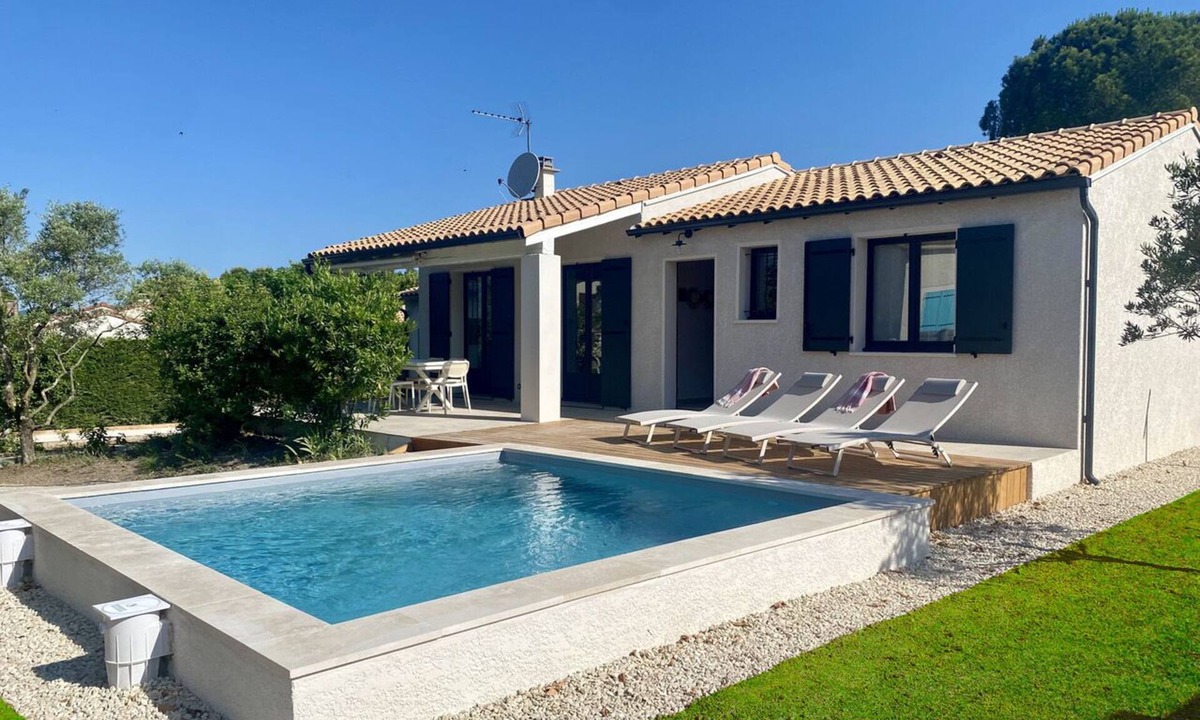 Barjac Villa | Villa on foot from village center