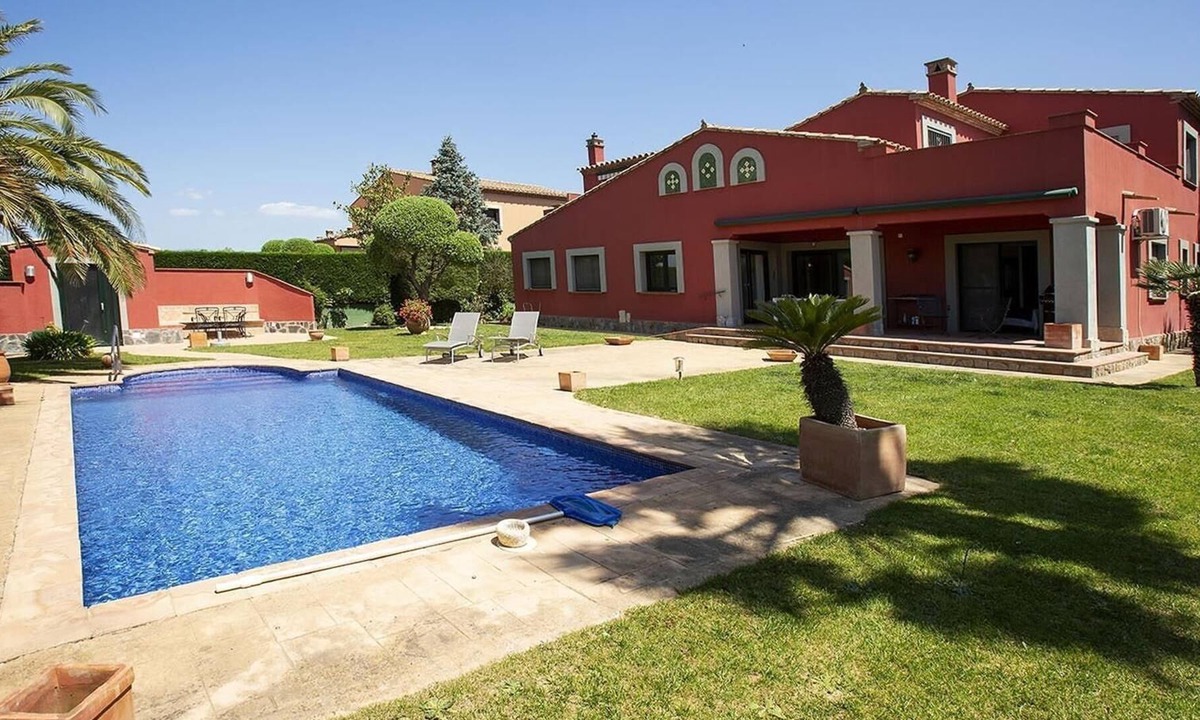 Perelada Villa | "Villa on Golf Course" with Mountain View, Pool, Wi-Fi, A/C, Terrace & Garden