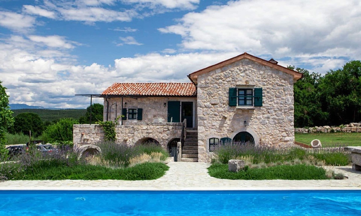Malinska-Dubasnica Villa | Villa on Krk with Pool and Outdoor Kitchen