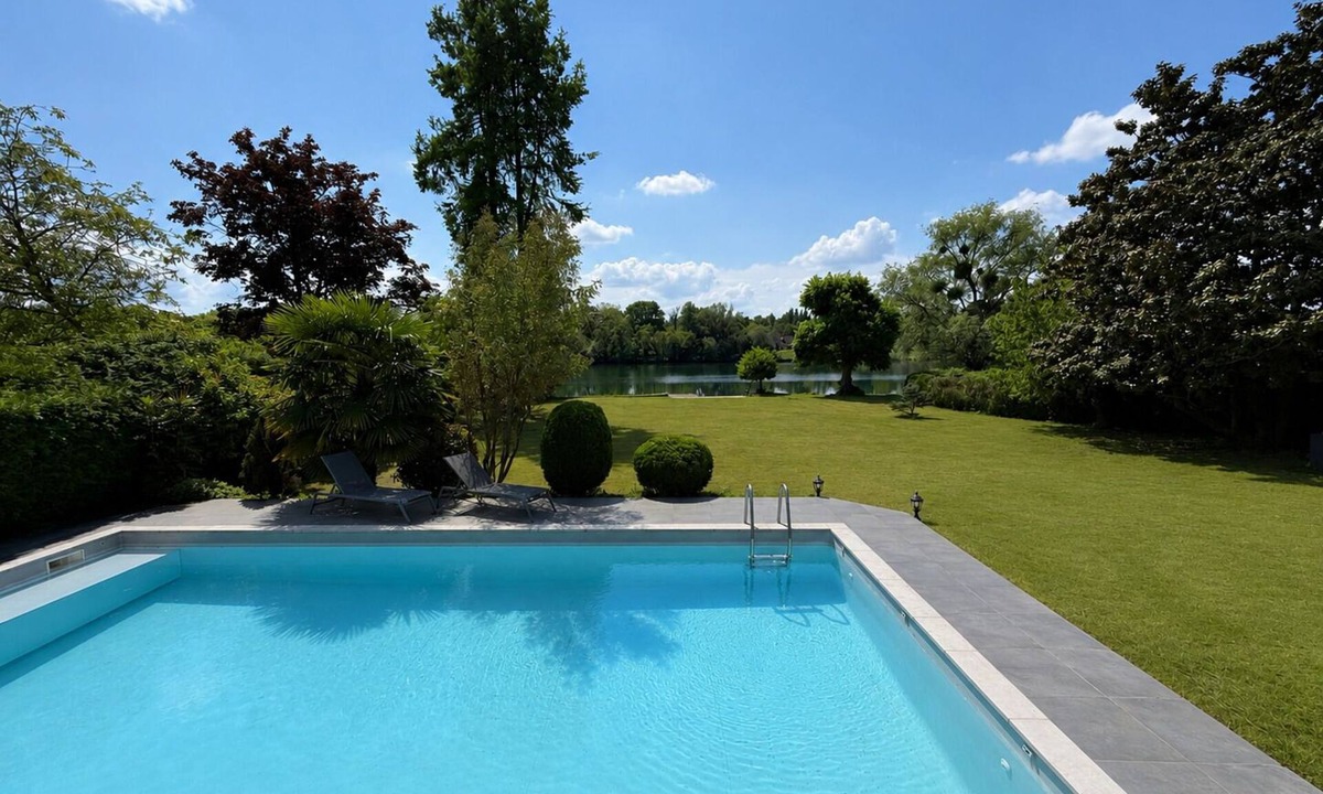 Nandy Villa | Villa on the banks of the Seine, 45 minutes from Paris