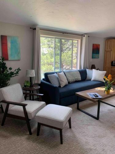 Redstone Apartment | Villa On The Boulevard