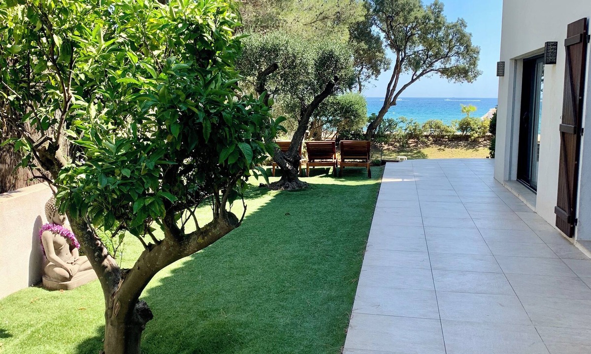 Cavaliere Villa | Villa on the beach