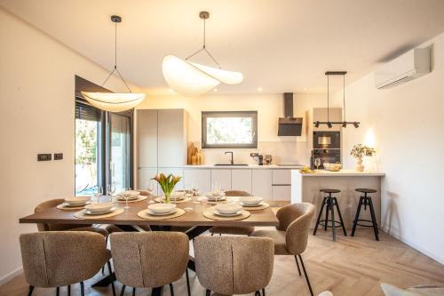 Banjol Villa | Villa Orkula Rab with Heated Pool, Gym & Sea View