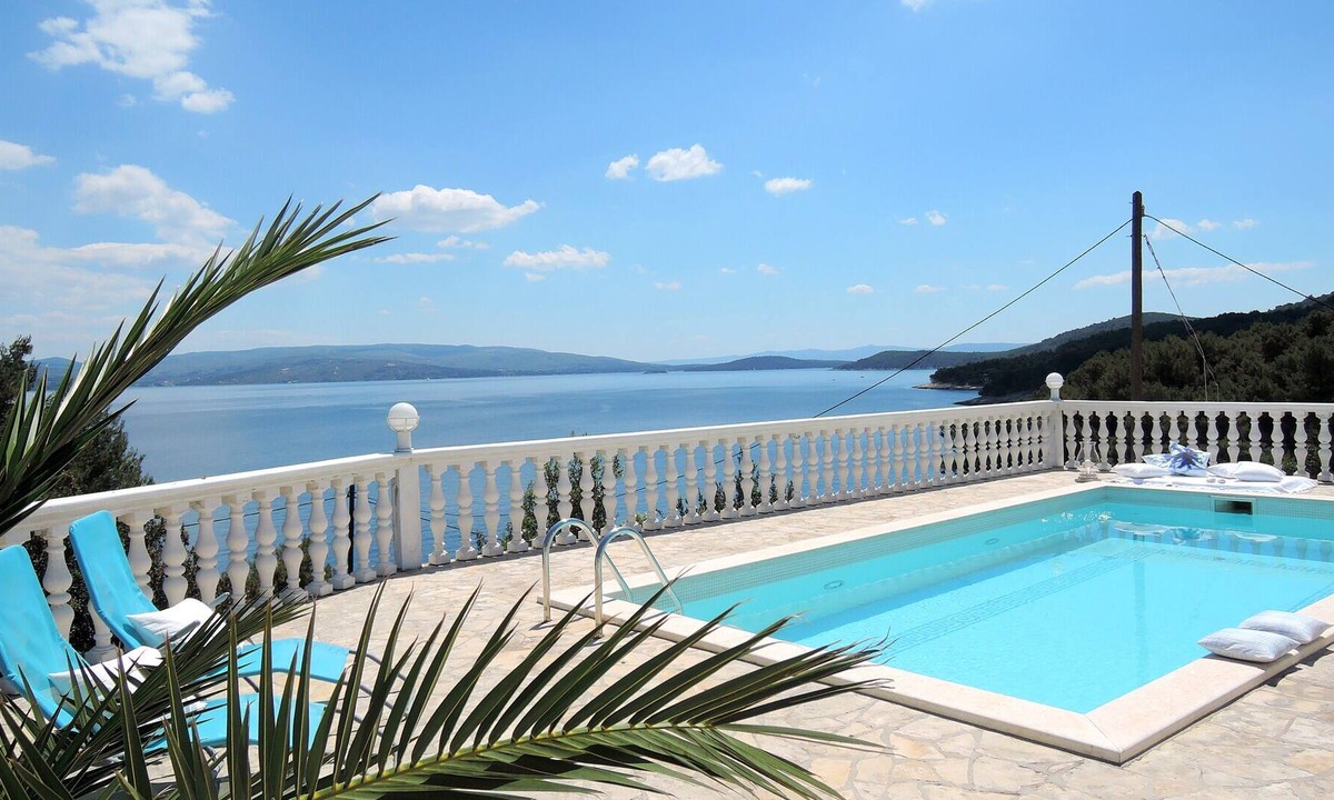Stomorska Villa | VILLA & OWN POOL fabulous views at TURQUOISE SEA over SMALL BAY