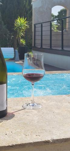 Montaren-et-Saint-Mediers Villa | Villa Piscine vue dégagée