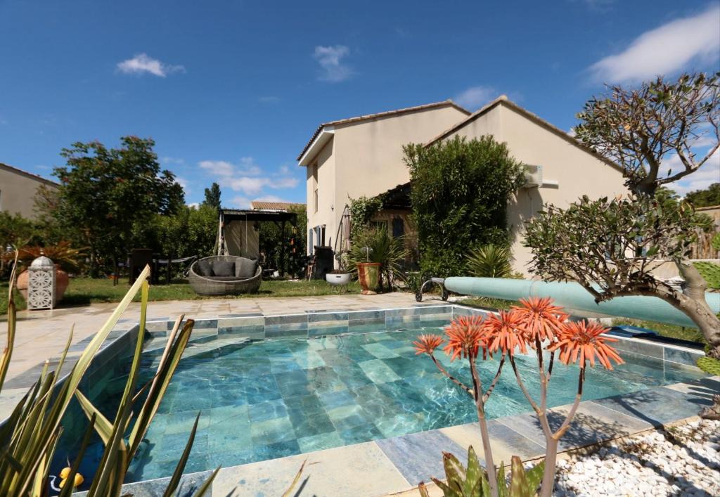 Saint-Saturnin-les-Avignon Villa | Villa Piscines Sud de la France Avignon