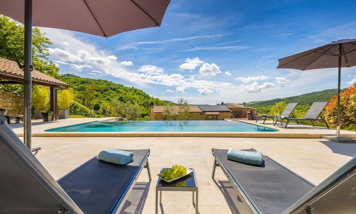 Beram Villa | Villa Palazza by Villsy