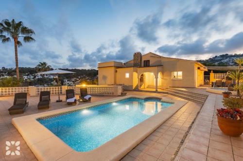 Pinar del Advocat Villa | Villa Palms by Abahana Villas
