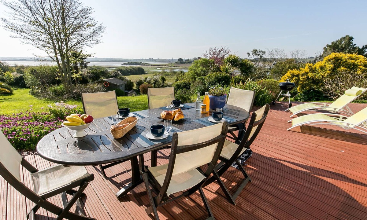 Plouneour-Trez House | Villa Panorama Mer by Interhome