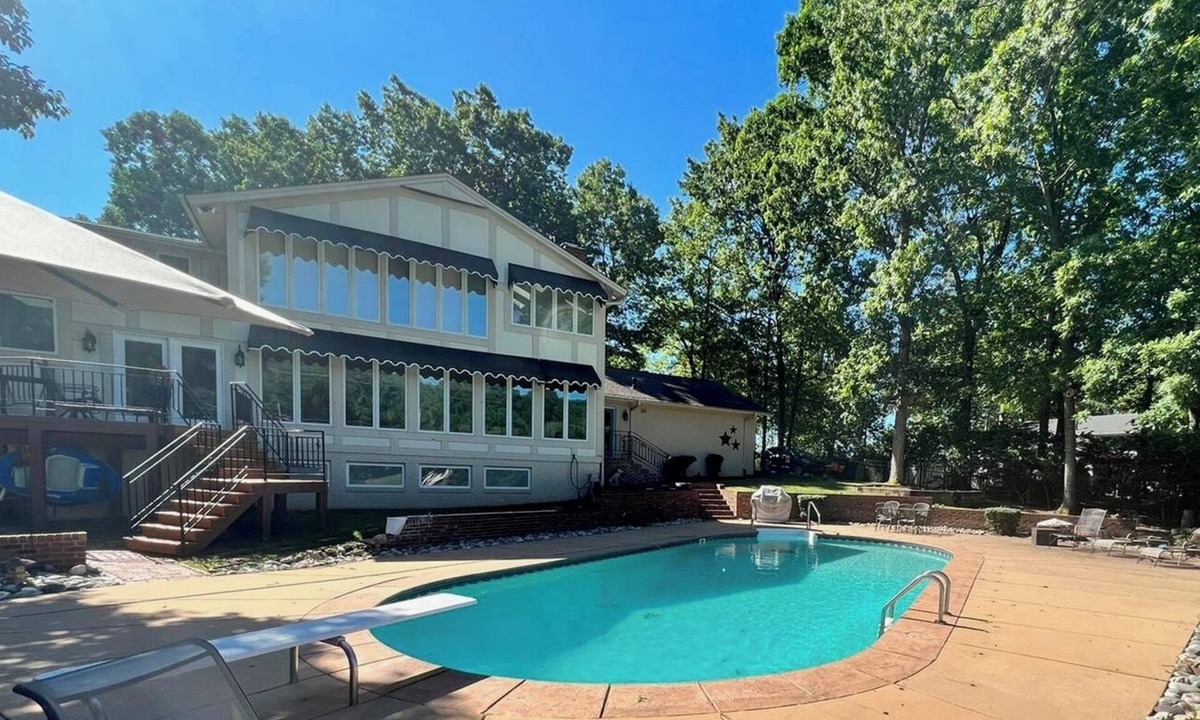 North Raleigh House | Villa Par, where comfort meets Golf Course bliss.