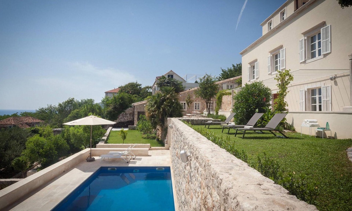 Pile House | Villa Paxos Palace (Orti)
