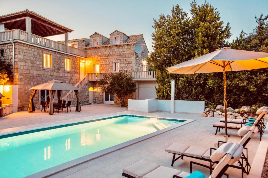 Komaji Villa | Villa Pendo 1450- Full private luxury property