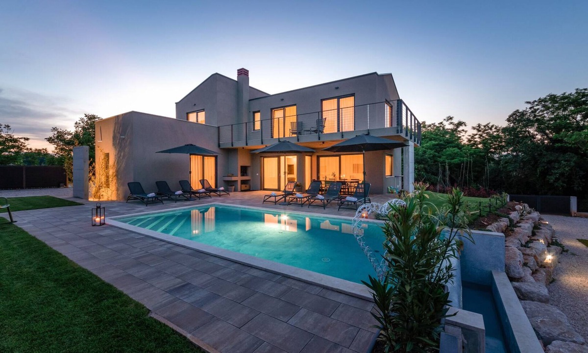 Farini Villa | Villa Perlin by Villas Guide