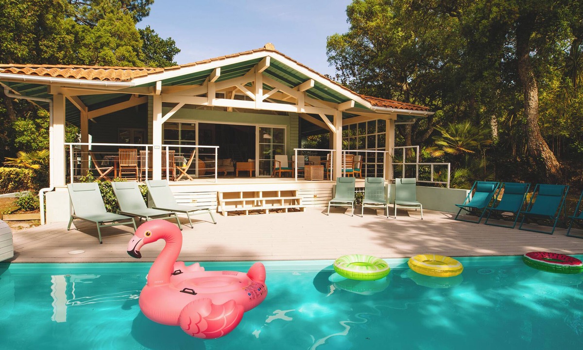 Soustons Villa | *VILLA PINSOLLE* 12 persons, overlooking the GOLF, near the OCEAN