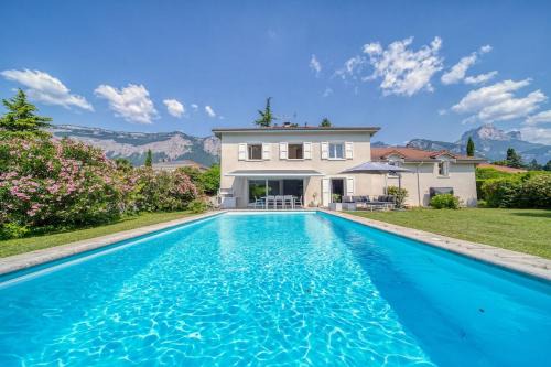 Saint-Ismier Villa | Villa Piscine Eau Salée avec jeux multiples