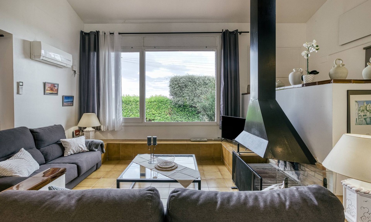 Bon Relax Villa | Villa "Playa" with Shared Pool & Wi-Fi