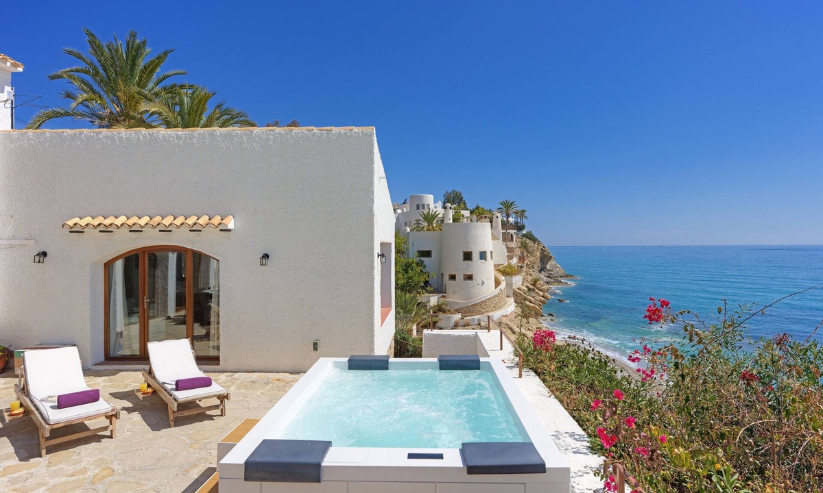 Villajoyosa Villa | Villa Poniente Montiboli by Buccara