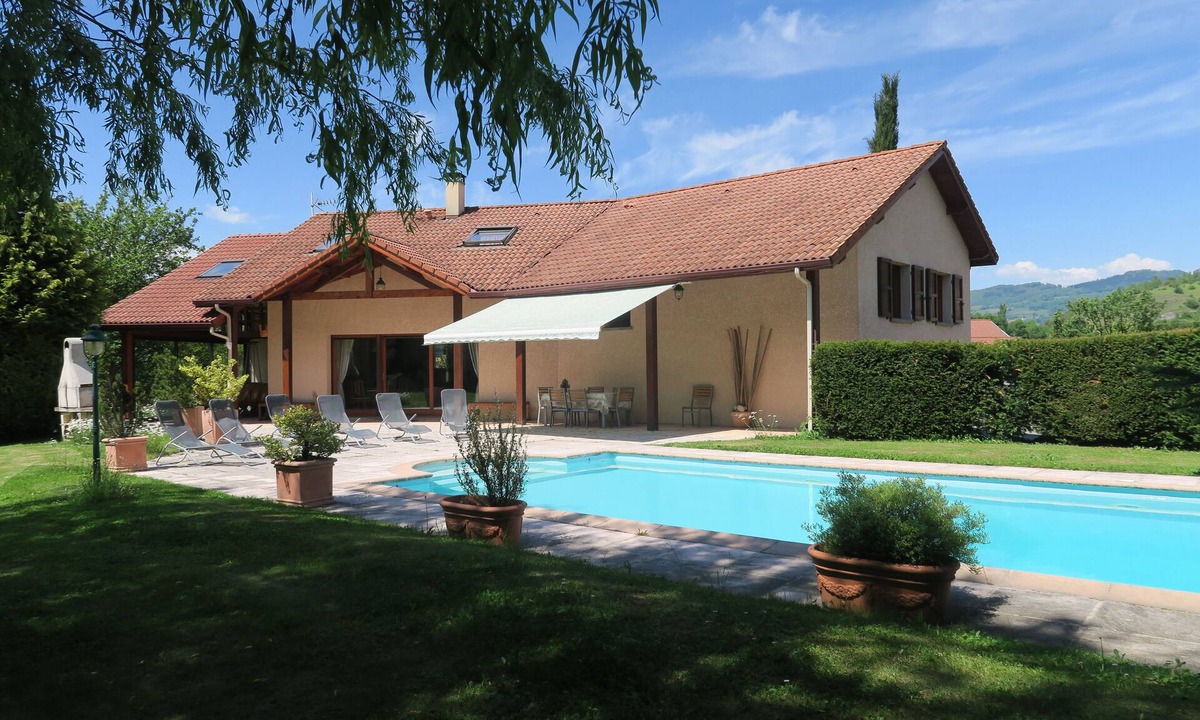 Brie-et-Angonnes House | VILLA + POOL BETWEEN GRENOBLE AND CHAMROUSSE