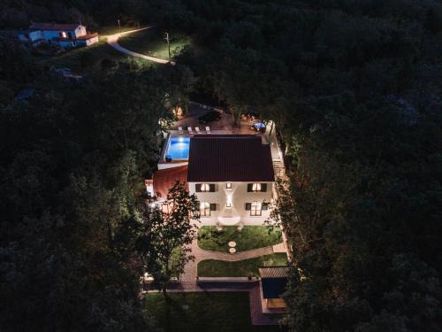 Marceljani Villa | VILLA PORTUM - Heated Pool, Jacuzzi, Sauna, Playground - FAMILY ONLY