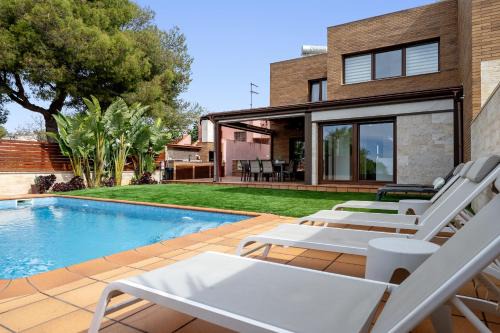 Vilanova I la Geltru Villa | Villa Preciosa con picina cerca de la playa