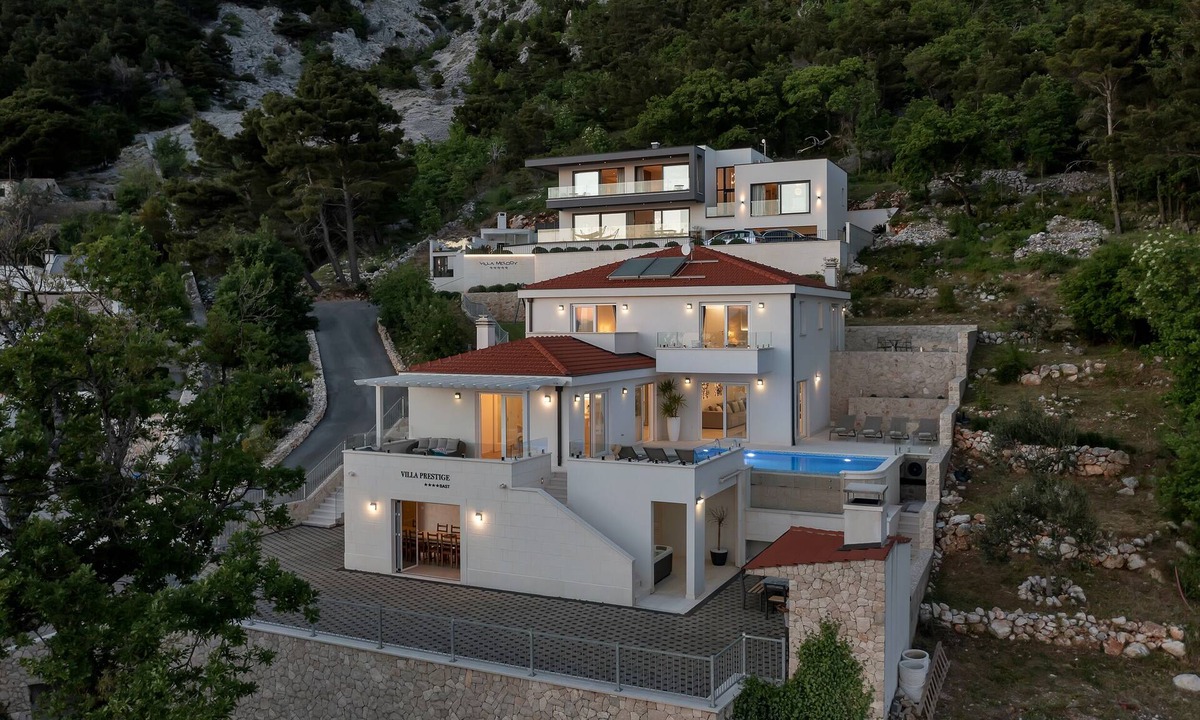 Bast House | Villa Prestige in Bast