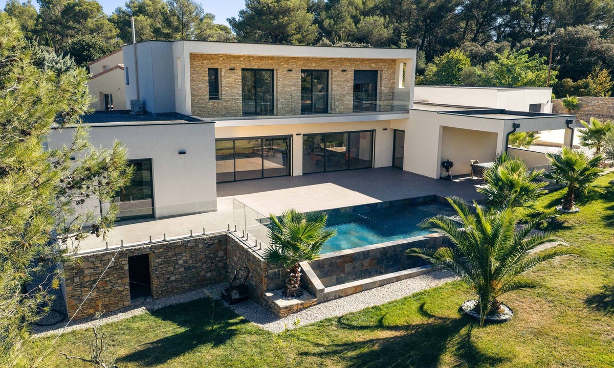 Caremeau Villa | Villa Prestige YourHostHelper